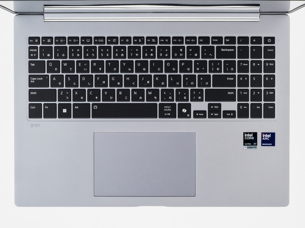 LG gram Pro 16 16Z90U-KUB5J 写真ギャラリー：Thunderbolt 4端子など側面のインターフェース