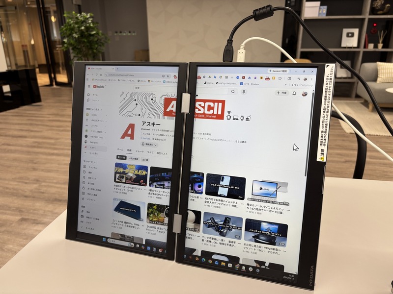 どこでも3画面！ 1.3kgでフルHD×2枚を持ち運べるデュアルモバイル