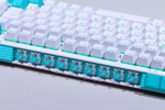 ロジクールGから今度は面白いキーボードが登場、メカニカルとラピトリ対応磁気式アナログスイッチを交換可能