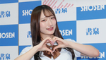 「Cream」随一のクールビューティーが表紙に！ 「Teamくれれっ娘！」の信野樹奈が制服姿でイベント登場