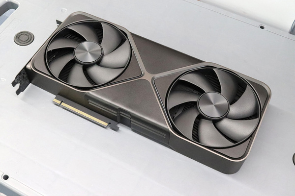入手困難なビデオカード「GeForce RTX 5090 Founders Edition」を購入できる数少ない機会、パソコン工房の自作PC組立キットがアツい！：パソコン工房 大阪日本橋店