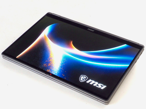 Prestige 14 Flip AI+ D3Mのディスプレイを360度回転させたタブレットスタイル