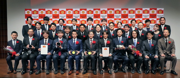 「カメラグランプリ2026」の贈呈式