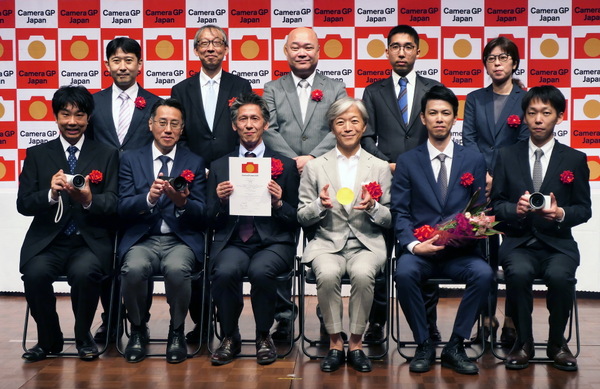 「カメラグランプリ2026」の贈呈式
