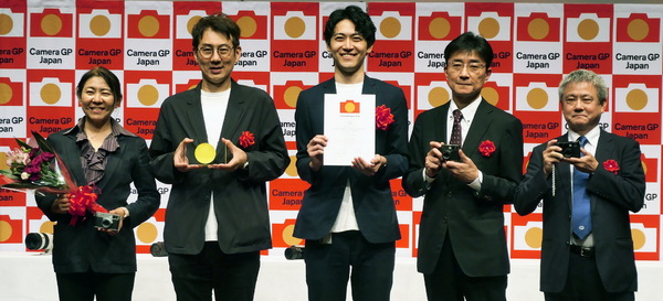 「カメラグランプリ2026」の贈呈式