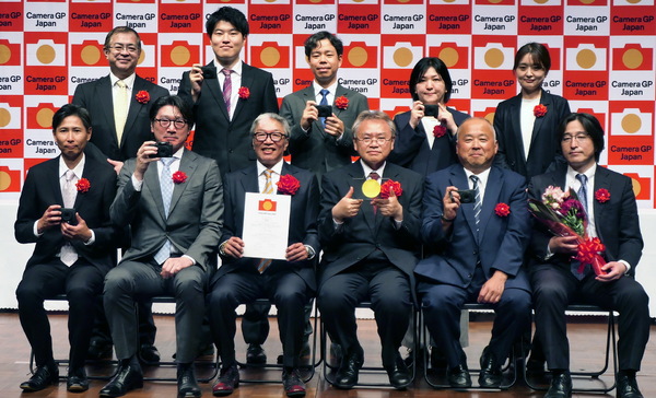 「カメラグランプリ2026」の贈呈式
