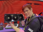 ROGブースで見つけた、オレの手の幅よりデカい「極太ビデオカード」を見てくれよ
