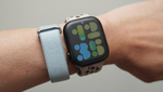 腕時計の“2個着け”問題ついに解決！ 画面を捨てた「Google Fitbit Air」のヤバすぎる装着感