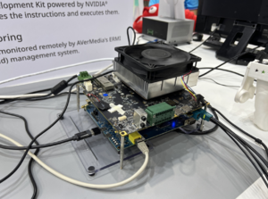 意外にも、簡素なシステムで実現しちゃう。AIを使ったロボットアームの自律的制御