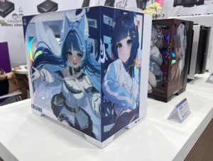 印刷、気合入ってる。台湾で見つけた、レベチにかわいい「痛PCケース」