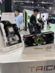 ASRockのTaichiは10周年！ 記念モデルほか、豪華ブース展示をじっくりと眺める