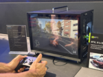 斬新だわ〜。側面がディスプレーになっているPCケースで、ゲームをした！
