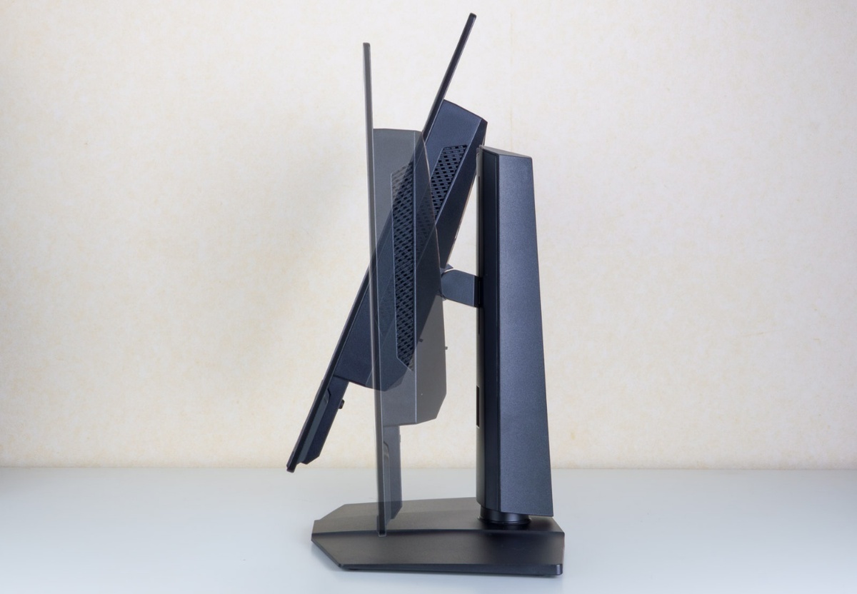 MAG 272UP QD-OLED E16のスタンド機能による上下のチルト(傾き)調整