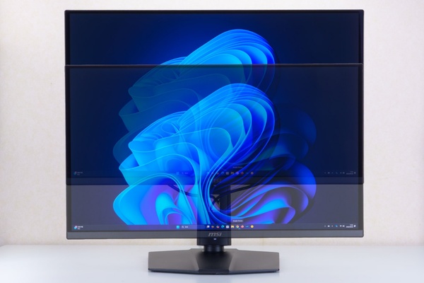 MAG 272UP QD-OLED E16のスタンド機能による最大110mmの高さ調整
