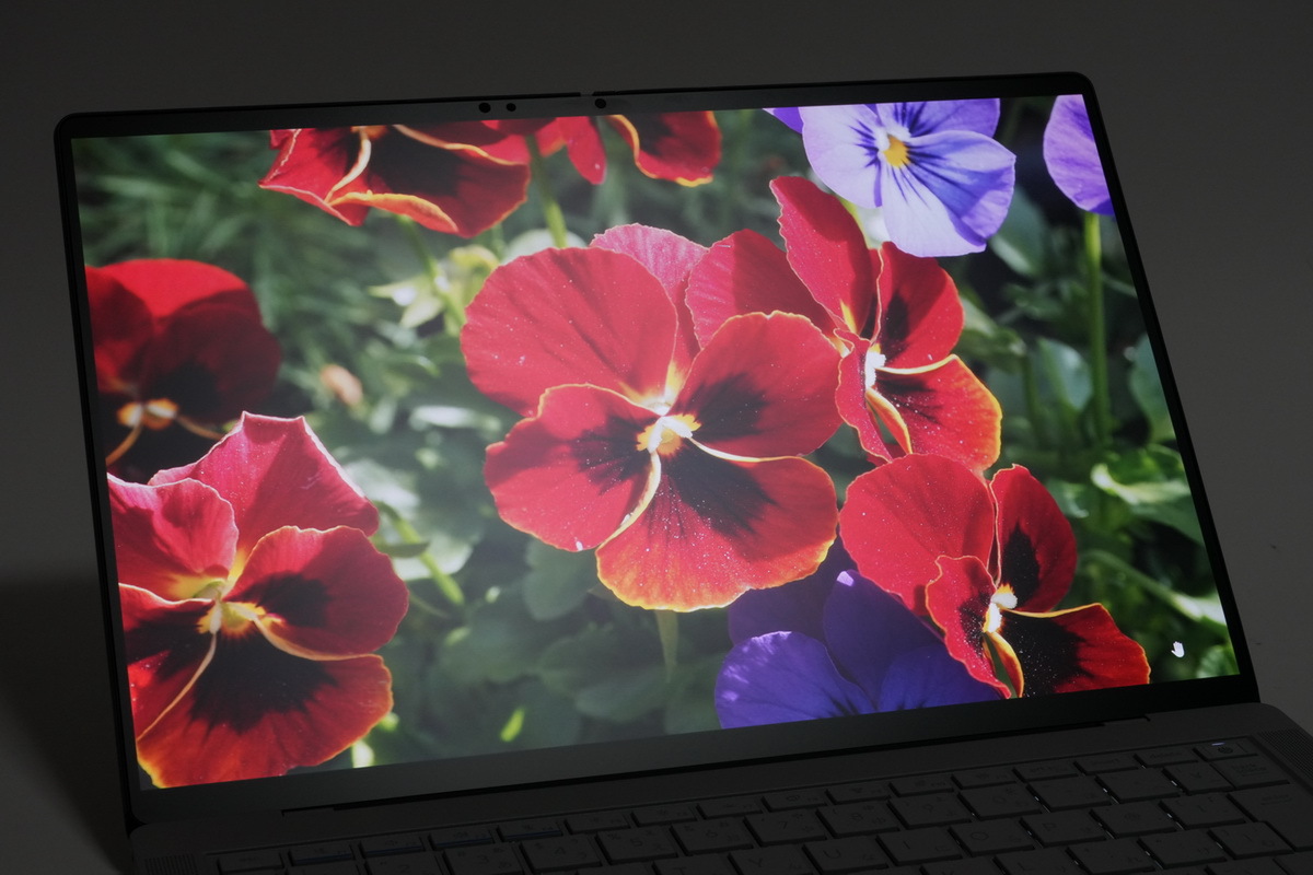 「ASUS ExpertBook Ultra」実機レビュー
