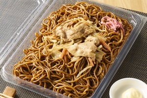 【本日から】麺20％増「大盛焼そば」が値段そのまま！具40％増のサンドも
