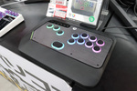こだわりゲーマーの俺ならコレ！天板カスタムも楽しめる格闘ゲーム特化のアケコン：ソフマップ なんば店