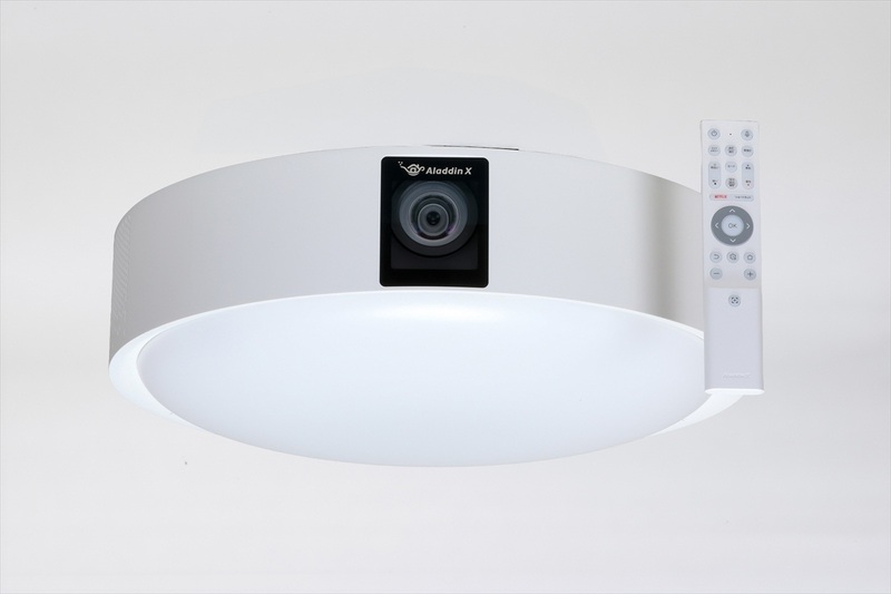 E64最新モデル美品✨アラジン 照明一体型プロジェクター 高音質スピーカー搭載！ 俺ならテレビよりコレ！ 照明、プロジェクター、高音質スピーカーが