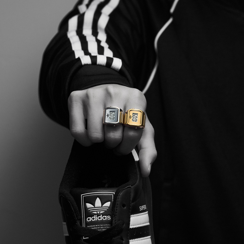 予約完売のadidas“指時計”再入荷 次回入荷は未定｜Infoseekニュース