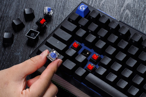 この変態！キーをメカニカルとアナログにスイッチ付け替え可能、1台2役の欲張りキーボード