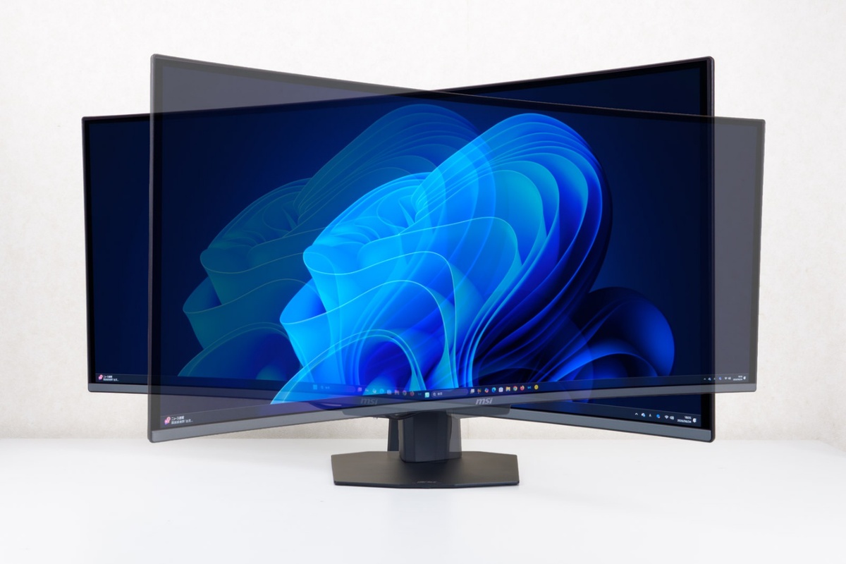 MPG 341CQR QD-OLED X36スタンドのスイベル機能による左右30度の首振り可動