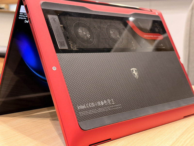 99万円で買えるフェラーリ】世界限定4999台！ HP＆フェラーリのノート