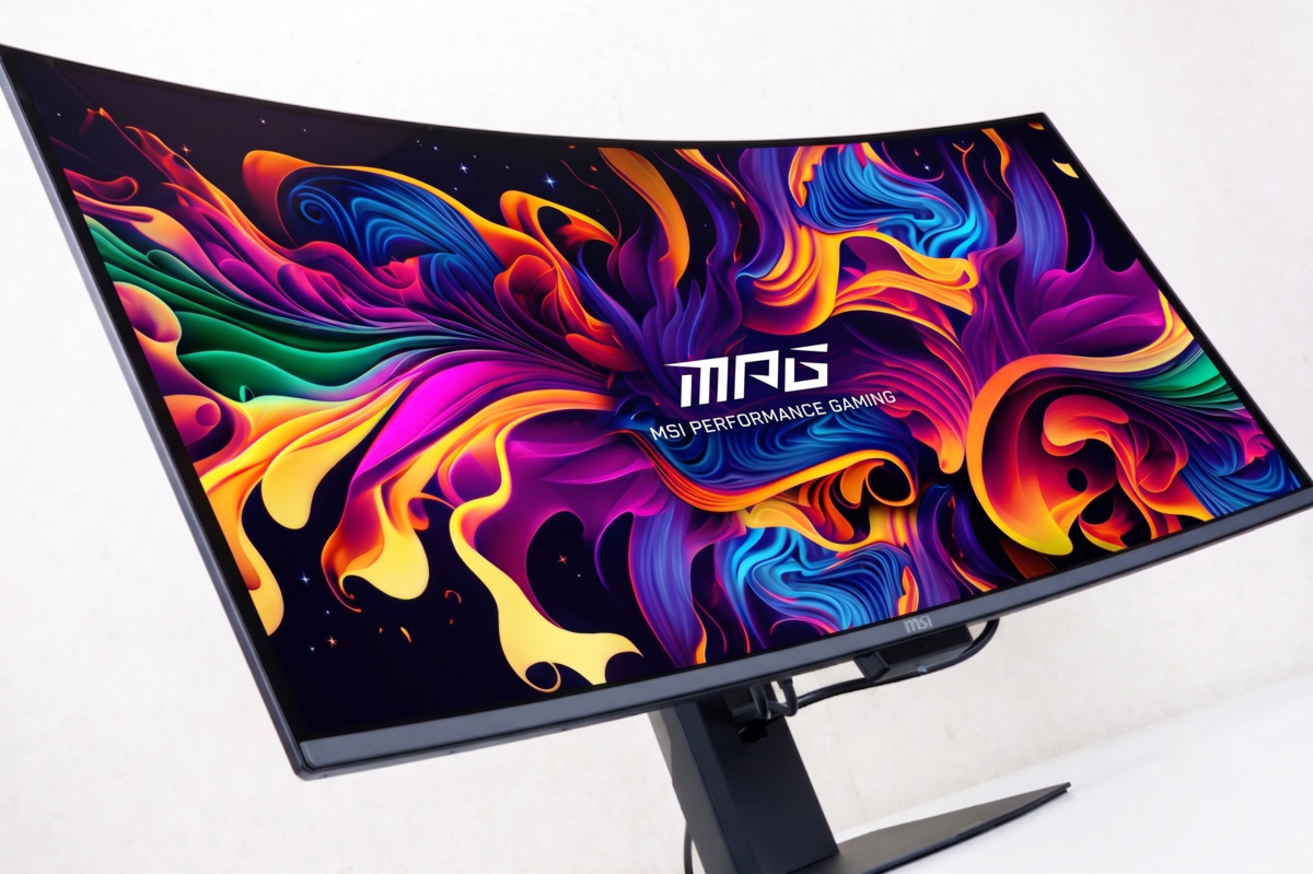 MSIの34インチUWQHDウルトラワイド湾曲ゲーミングモニター MPG 341CQR QD-OLED X36 の本体正面外観