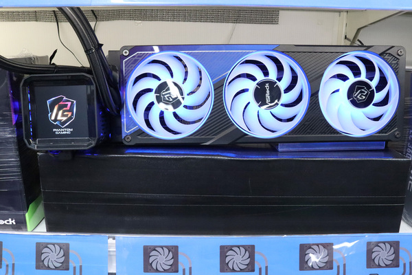 Phantom Gaming 360 LCD