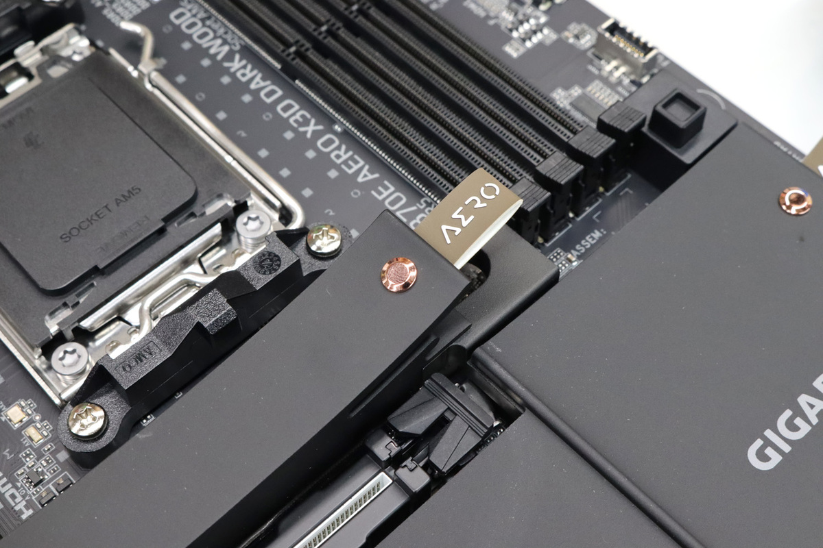 X870E AERO X3D WOOD