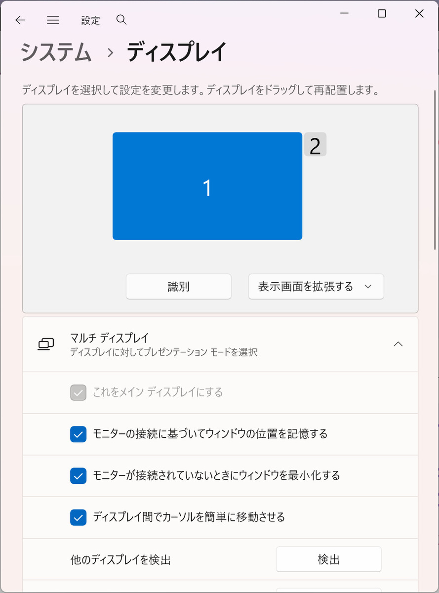 暗闇のPCケース内で丸型LCDディスプレイが美しく浮かび上がっているライトアップイメージ