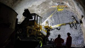 世界最長の海底道路トンネルの採掘現場／アンソロピック「Claude Science」で創薬へ