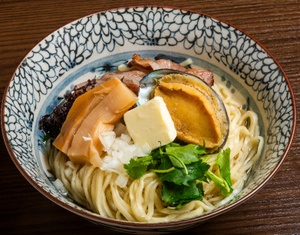 埼玉･南永井「拉麺 イチバノナカ」で濃厚なアワビを堪能できる絶品まぜそばが登場 