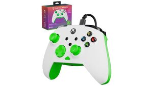 面倒なバッテリー交換とおさらば！ XBOX対応の有線ゲーミングコントローラーがプライムデーセールでよりお得に