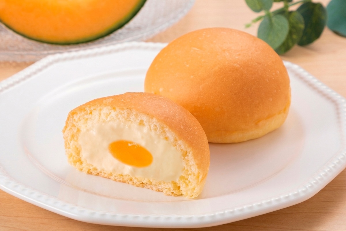 298円のひんやりご褒美!ファミマ「冷やしくりーむパン」はじゅわっとメロン