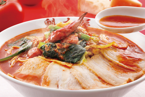 辛さ5段階＆チーズかけ放題！夏のピリ辛トマト麺がうまそ