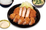 これは豪華！超厚切り＆丸太ヒレかつ、松のやで本日から