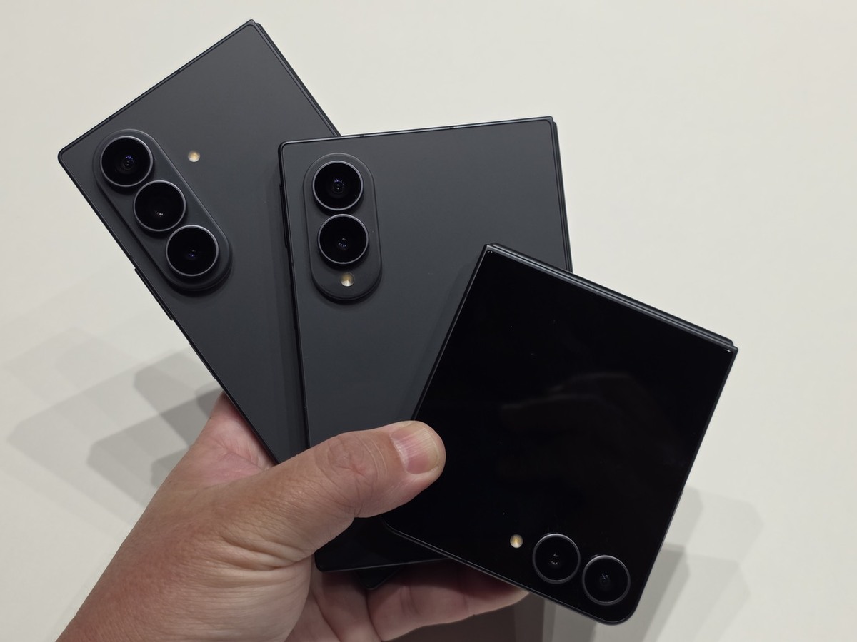 ASCII.jp：なぜ？ 携帯4社が「Galaxy Z Fold 8」を推す理由 (1/4)