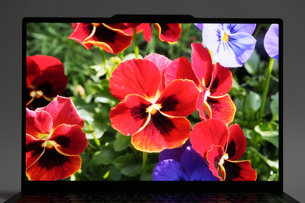 「ThinkPad X1 Carbon Gen 14 Aura Edition」実機レビュー