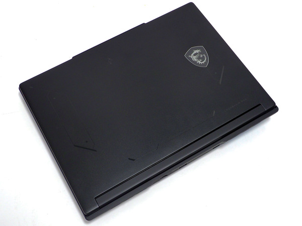 RGB LEDライトアップが施された天板中央のMSIドラゴンエンブレム