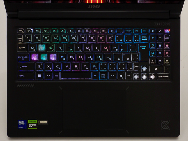 24ゾーンRGB LEDバックライトで鮮やかに発光するキーボード面