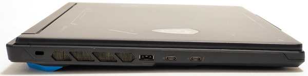 左側面に配置されたケンジントンロック ACポート USB Type-C Thunderbolt 4端子