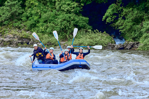 清流での水遊びと日本一高いブリッジバンジーに大興奮！　岐阜県中濃エリアで川＆山を満喫する１泊２日旅