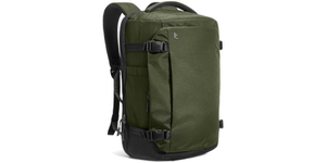 キャリーケースを転がさない旅へ。4泊までの荷物とPCが入るtomtocの40Lリュックが割引中
