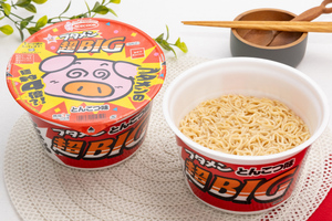 ブタメンBIGがさらにデカく！ 約4倍サイズの「超BIG」登場