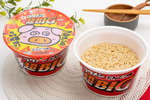 ブタメンBIGがさらにデカく！ 約4倍サイズの「超BIG」登場