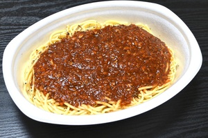 特大スパゲッティ登場！ ファミマ「増量祭」お盆週は“でかさ”ピーク