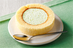 ローソン、ご当地「からあげクン＆ロールケーキ」を8エリアで発売！ 「ずんだシェイク」風ロールなど