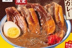 肉めし専門店の豪快「ポークカレー」！ 厚切り豚バラが丼にドーン