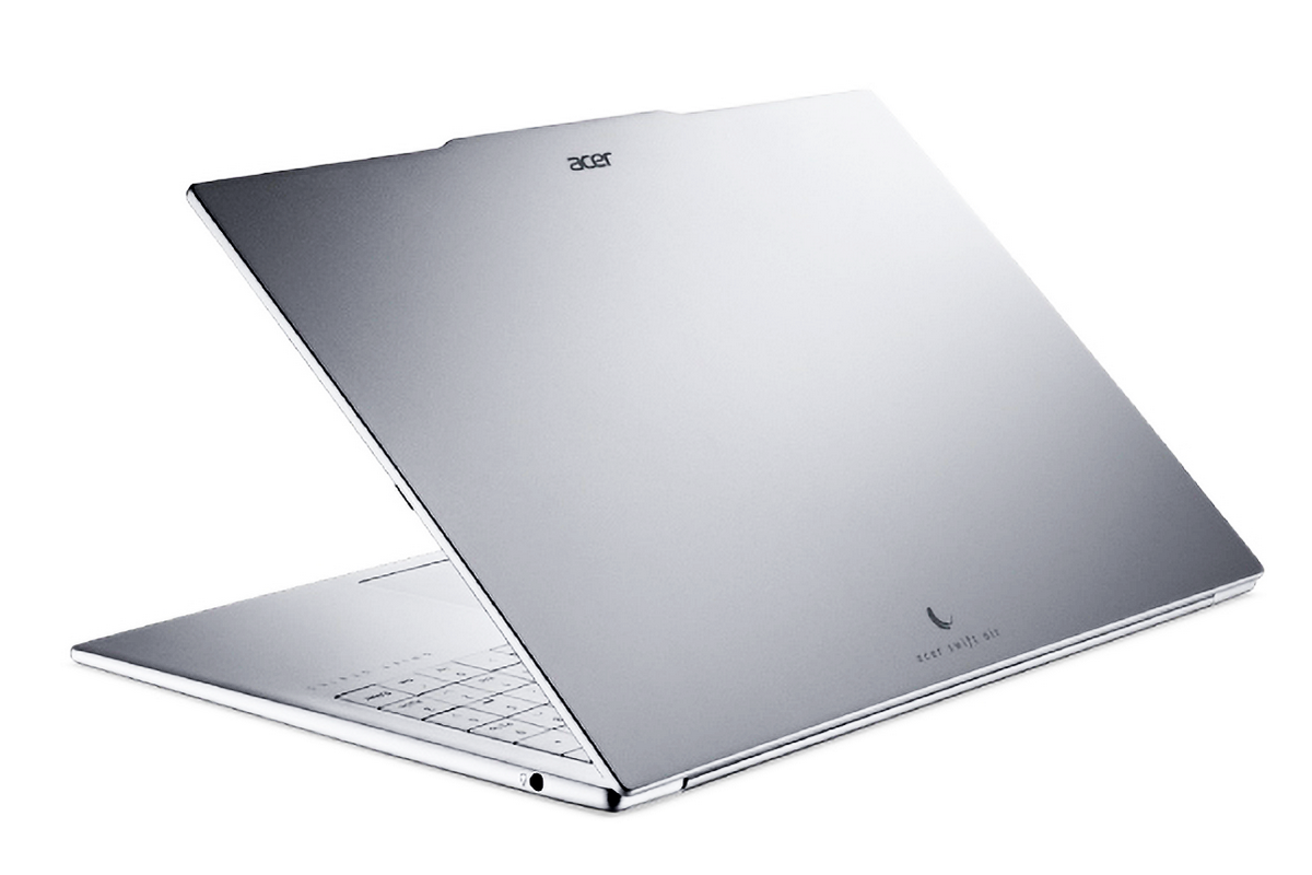 16型で990g「Swift Air 16」発表