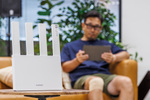 光回線があるなら必ず必要な「Wi-Fiルーター」はどのポイントで選べばいい？ 1万円以下でも買えるファーウェイ製品を例に見る